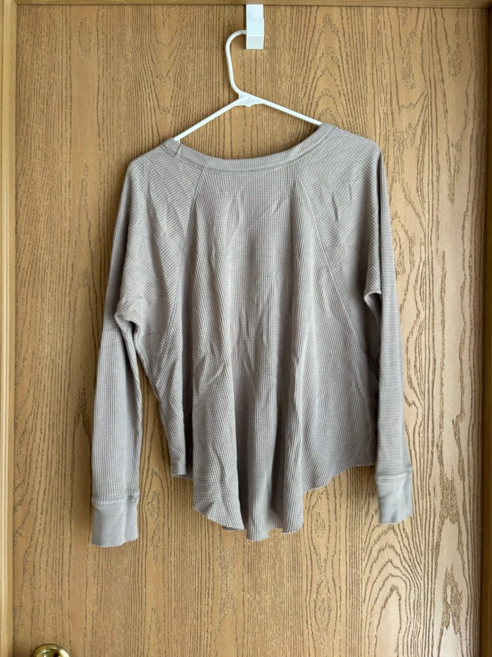 Free People waffle knit long sleeve top in taupe with black print - Picture 4 of 4